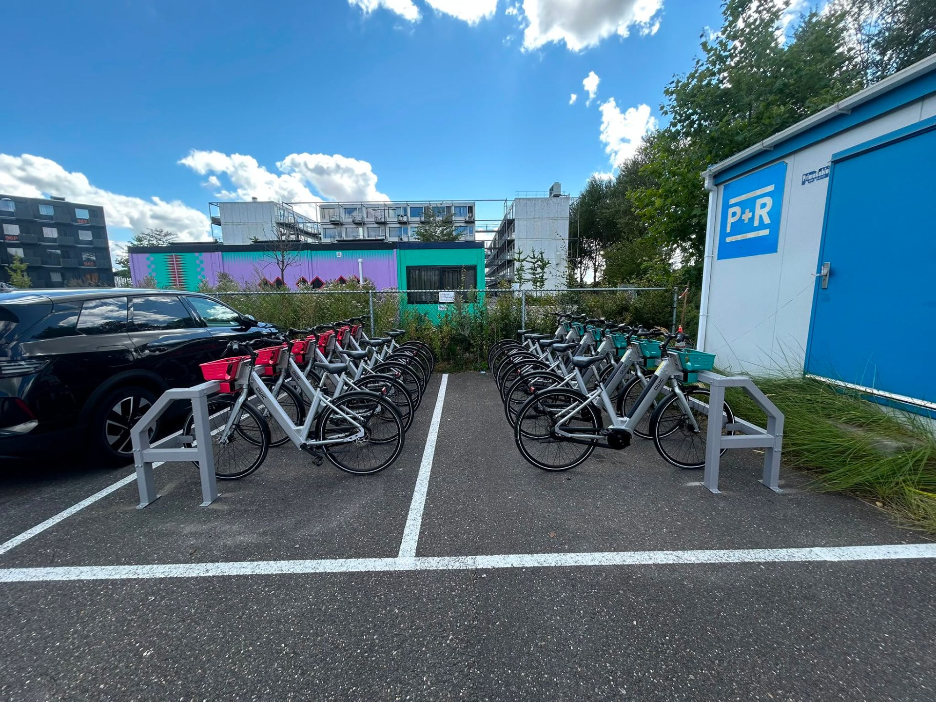 Dockt-stalling met fietsen op locatie